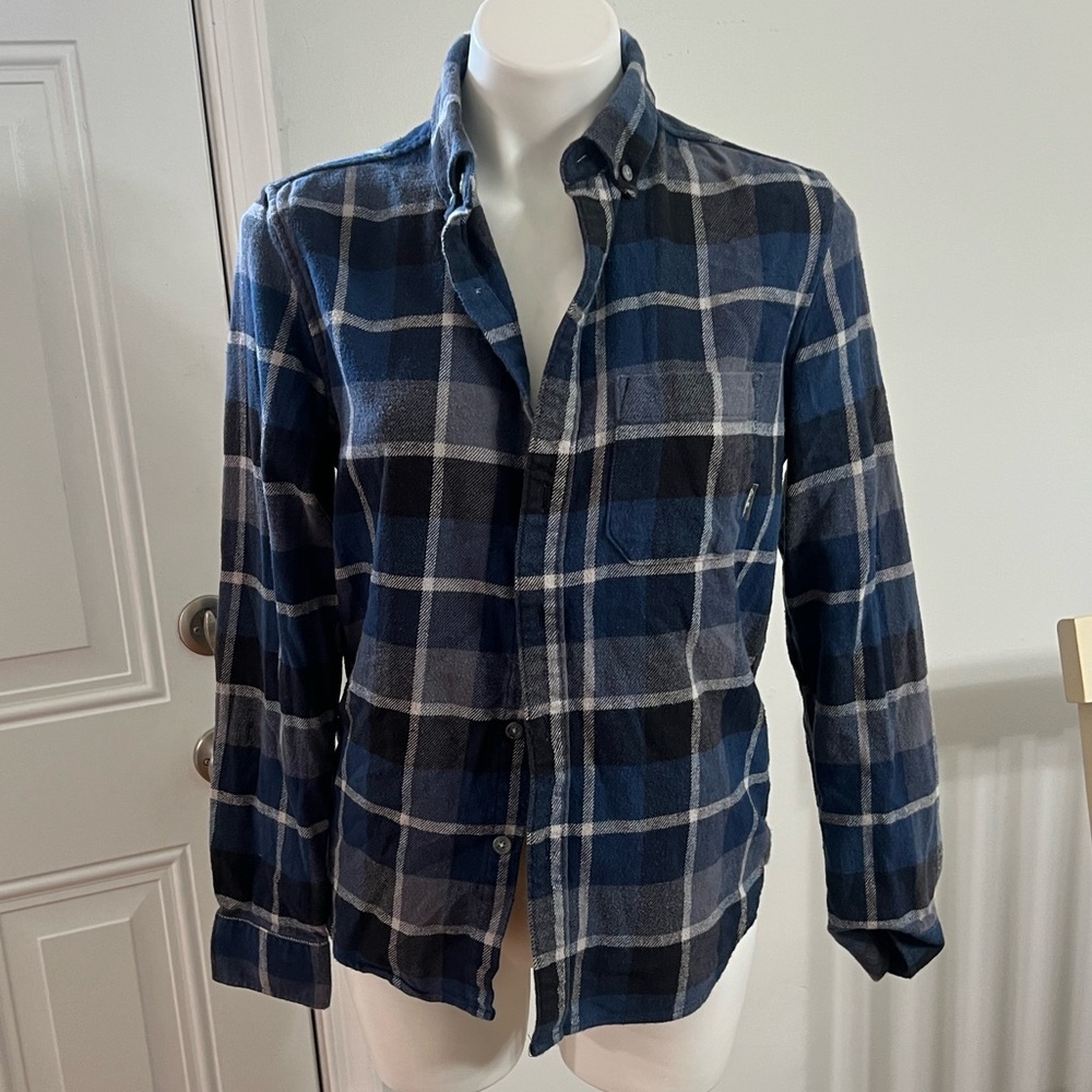 Eddie Bauer Blue and White Casual Button Down Shirt